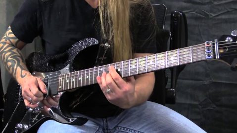 GuitarZoom - Essentials of Soloing Phrase in 14 Days